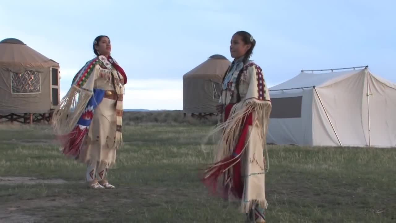 Ar7_Da_Native American Dancers